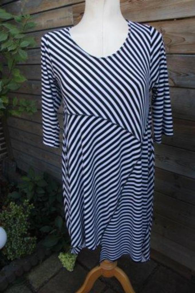 Tuniek zwart/ wit Magna mt 44-46 Vaste prijs, Kleding | Dames, Blouses en Tunieken, Zo goed als nieuw, Maat 42/44 (L), Wit, Ophalen of Verzenden