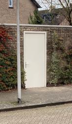 GEZOCHT Multiplex deur met kozijn. GEZOCHT, Gebruikt, 80 tot 100 cm, Ophalen of Verzenden, Buitendeur