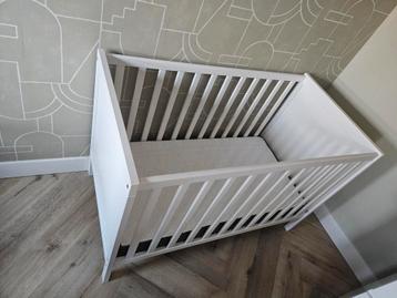 Ledikant SUNDVIK Ikea (wit) + matras beschikbaar voor biedingen
