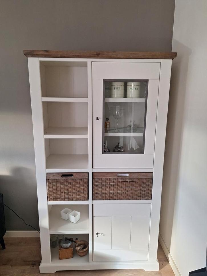 Witte vitrinekast met gebruikerssporen, Huis en Inrichting, Kasten | Buffetkasten, Ophalen
