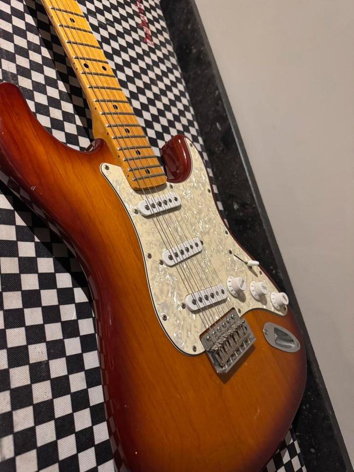 London city spitfire mk2 ruilen voor scheur ijzert, Muziek en Instrumenten, Snaarinstrumenten | Gitaren | Elektrisch, Zo goed als nieuw