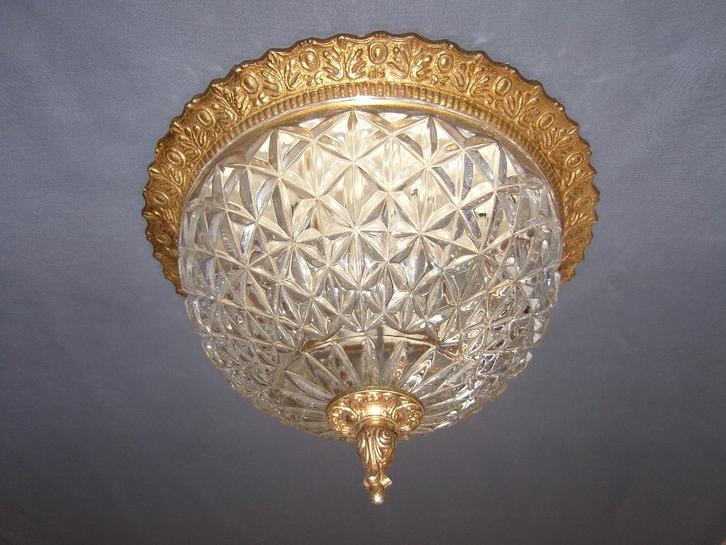 Oude plafonniere met bewerkteglaskap en messingrand en rozet, Huis en Inrichting, Lampen | Plafondlampen, Gebruikt, Ophalen of Verzenden