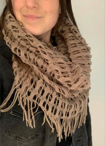 Sjaal/shawl beige-bruin met franjes, rond beschikbaar voor biedingen
