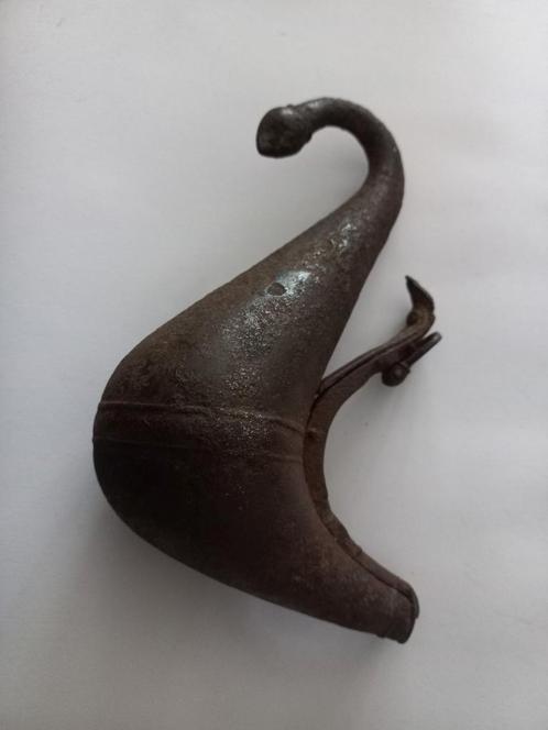 18de eeuwse ijzeren kruitfles, Antiek en Kunst, Antiek | Gereedschap en Instrumenten, Ophalen of Verzenden