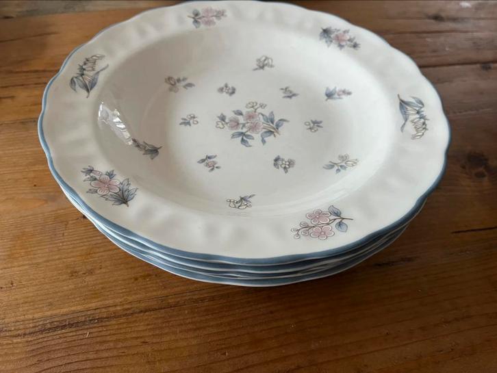 Bordenset van Royal Doulton, Lincoln 1983., Verzamelen, Porselein, Kristal en Bestek, Gebruikt, Bord of Schaal, Porselein, Ophalen