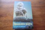boek - roman - Jaan Kross - Tussen drie plagen, Ophalen of Verzenden, Zo goed als nieuw