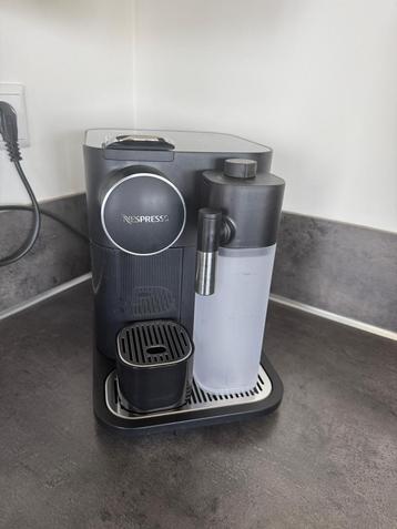 Nespresso DeLonghi Lattissima One INCL gratis 20 cups beschikbaar voor biedingen
