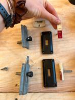 Twee Bakeliet WC Deur Sloten - Vintage, Ophalen of Verzenden, Gebruikt, Overige materialen, Slot