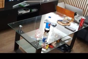  Een zeer mooie Glazen Salontafel  twee weken gebruikt gloed beschikbaar voor biedingen
