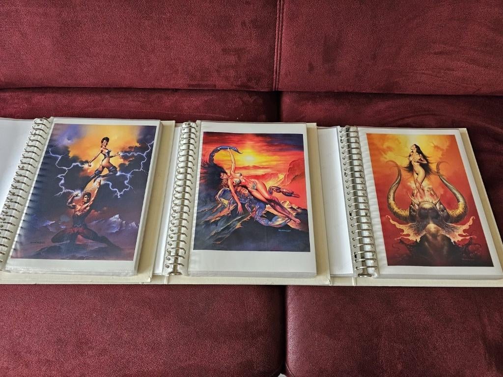 % 198 Boris Vallejo + cd fantasy art 3 mappen geprinte fotos, Ophalen of Verzenden, Gebruikt, A4 of kleiner, Film en Tv