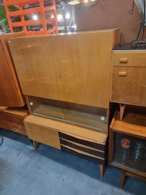 Vintage wandkast met vitrine en lades jaren 60, Huis en Inrichting, Kasten | Wandmeubels, Zo goed als nieuw, Minder dan 100 cm