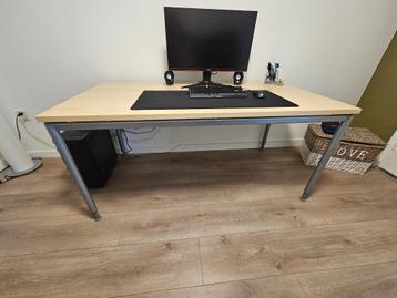 Stevig bureau 160cm