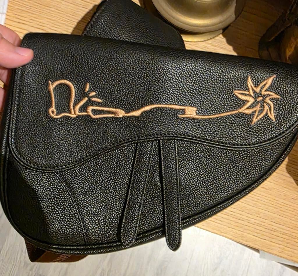 Zwarte Dior Saddle Bag - Zo goed als nieuw!, Sieraden, Tassen en Uiterlijk, Tassen | Damestassen, Ophalen of Verzenden, Zo goed als nieuw
