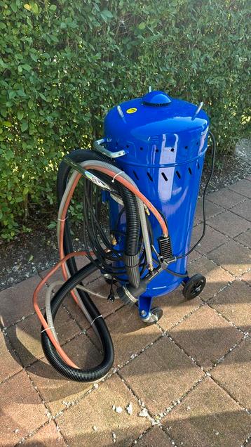 Zionair straalketel met afzuiging, 105Liter , 40-120psi beschikbaar voor biedingen