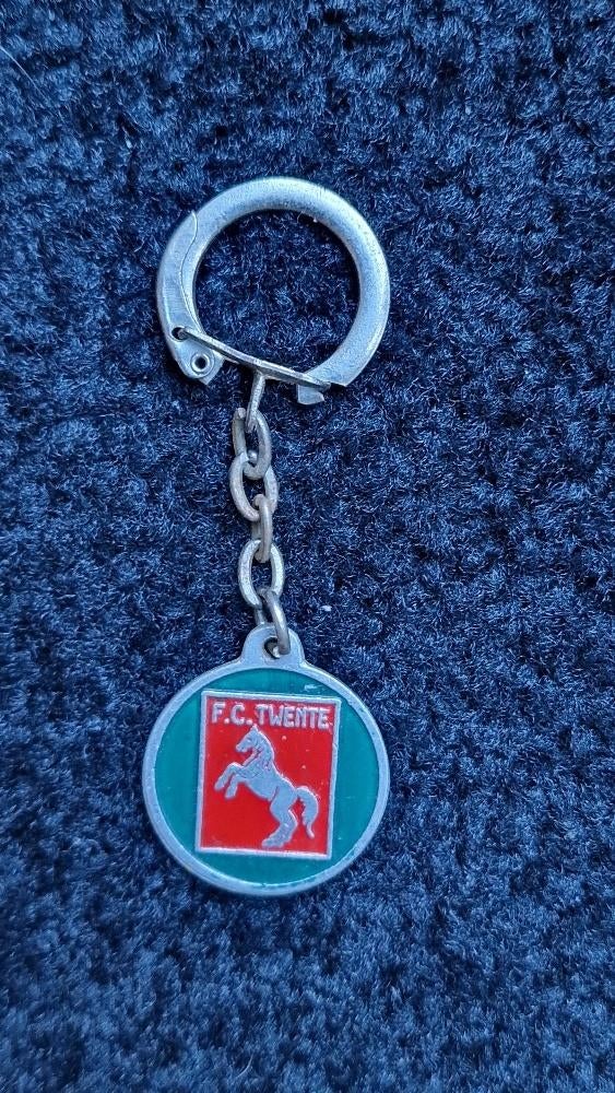 FC Twente voetbalclub sleutelhanger 60-er jaren, Ophalen of Verzenden, Zo goed als nieuw, Sport
