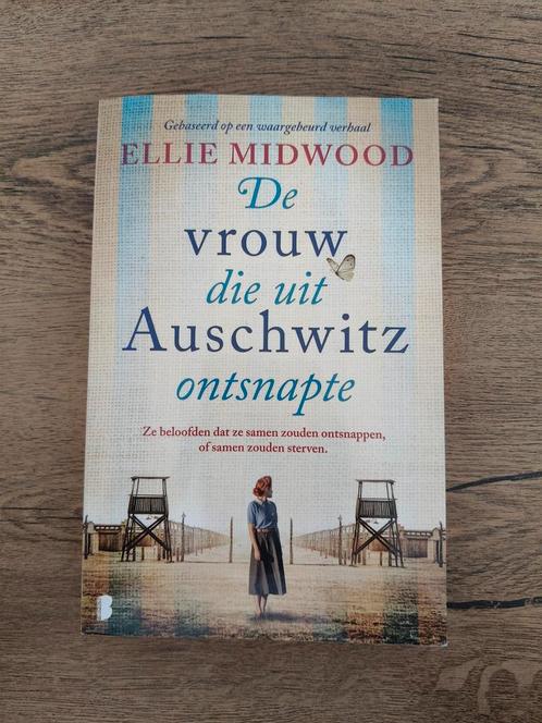 De vrouw die uit Auschwitz ontsnapte - Ellie Midwood, Boeken, Historische romans, Zo goed als nieuw, Ophalen of Verzenden