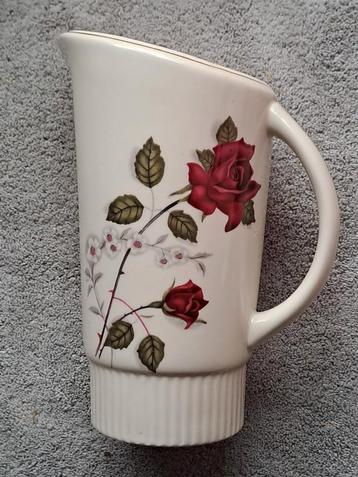 Vintage Pruszkow Schenkkan met 4 bekers Rozen beschikbaar voor biedingen