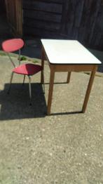retro tafeltje met stoel jaren 50-60, Ophalen of Verzenden