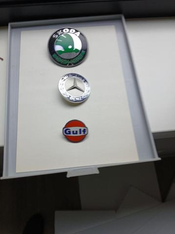 emblemen  beschikbaar voor biedingen