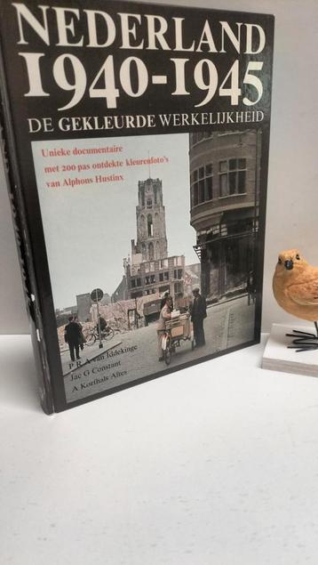 Iddekinge, P.R.A. van e.a. ; Nederland 1940-1945 (de gekleur beschikbaar voor biedingen