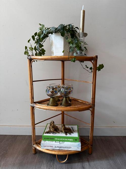 Rotan vintage hoekrekje, Huis en Inrichting, Woonaccessoires | Etagères, Gebruikt, Ophalen of Verzenden