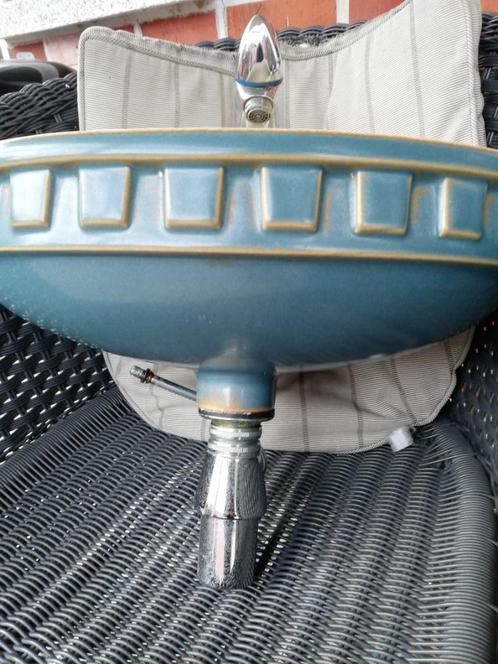 Uniek fonteintje bijzondere vorm en aparte blauwe kleur, Antiek en Kunst, Curiosa en Brocante, Ophalen