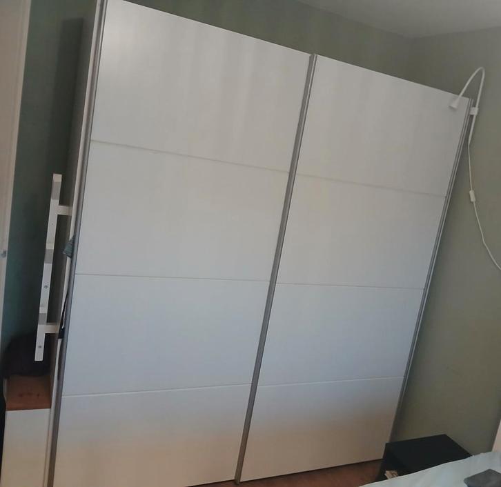Witte kledingkast met schuifdeuren, Huis en Inrichting, Kasten | Kledingkasten, Zo goed als nieuw, 200 cm of meer, 200 cm of meer