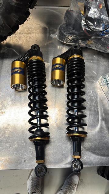 2 nieuwe schokbrekers, beschikbaar voor biedingen