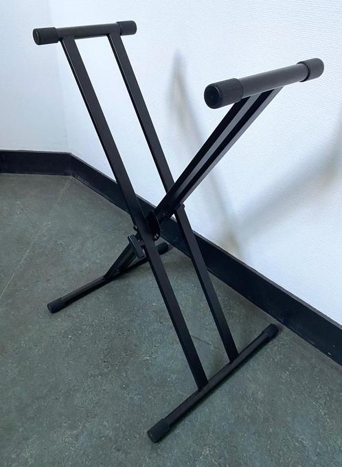 Stevige Keyboard Standaard  Millenium KS-1013, Muziek en Instrumenten, Standaards, Zo goed als nieuw, Instrumentstandaard, Keyboard of Synthesizer