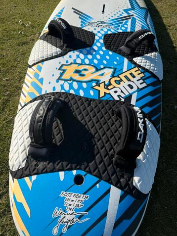 134 liter X-CITE JP surfboard beschikbaar voor biedingen