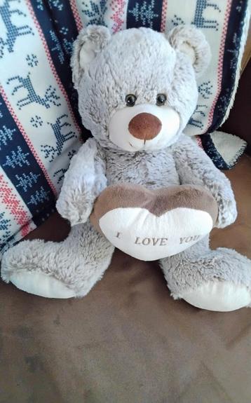 Lieve Knuffelbeer met Hart - 'I Love You' beschikbaar voor biedingen