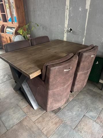 Eettafel met 4 Stoelen - Industrieel Design beschikbaar voor biedingen
