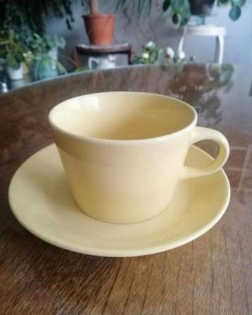 Finse honinggele vintage kop en schotel, 200 ml, jr. '60 beschikbaar voor biedingen