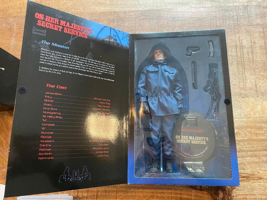 James Bond On Her Majesty’s Secret Service Sideshow, Verzamelen, Poppen, Zo goed als nieuw, Pop, Verzenden