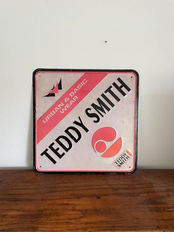 Nineties reclamebord van Teddy Smith streetwear  beschikbaar voor biedingen