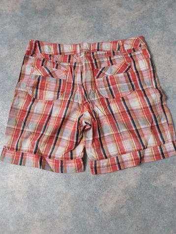 2 Dames Korte Broeken samen 5 euro per stuk 3 euro beschikbaar voor biedingen