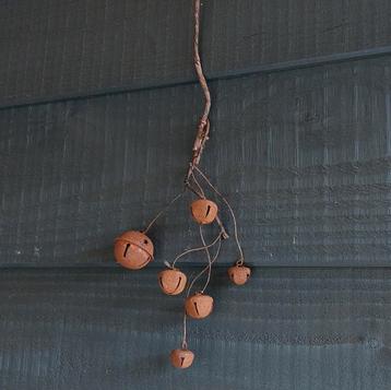 Kunsttak roestbel maat S. beschikbaar voor biedingen