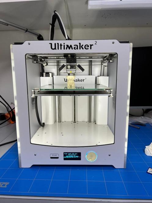 Ultimaker met diverse rollen filament, waaronder eikenhout, Computers en Software, 3D Printers, Gebruikt, Ophalen