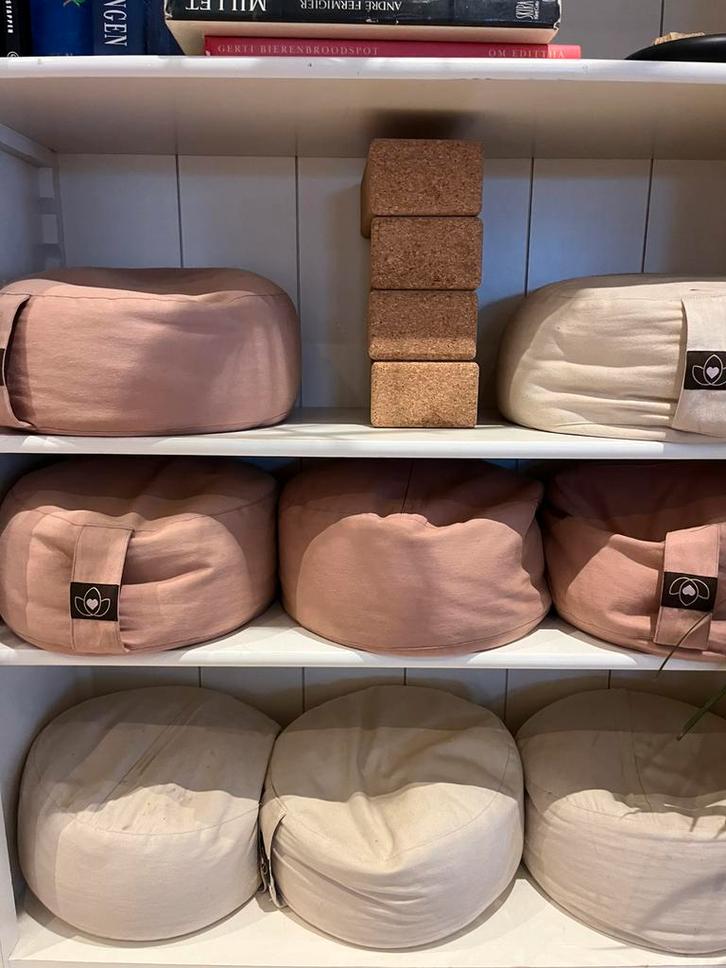 Yoga meditatie kussen Yoga matten yoga blokken, Sport en Fitness, Yoga en Pilates, Zo goed als nieuw, Yogamat, Ophalen