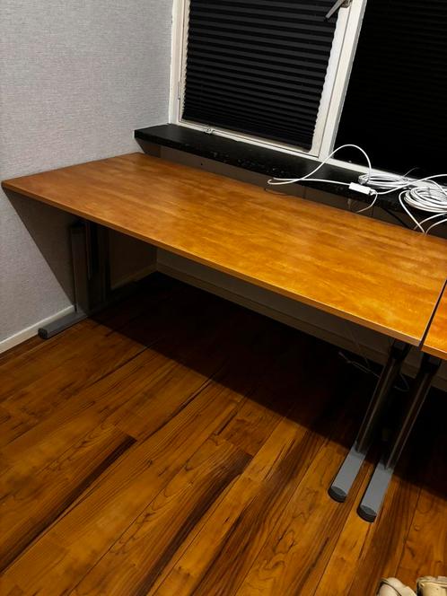 2 Bureaus in goede staat, Huis en Inrichting, Bureaus, Zo goed als nieuw, Bureau, In hoogte verstelbaar, Ophalen