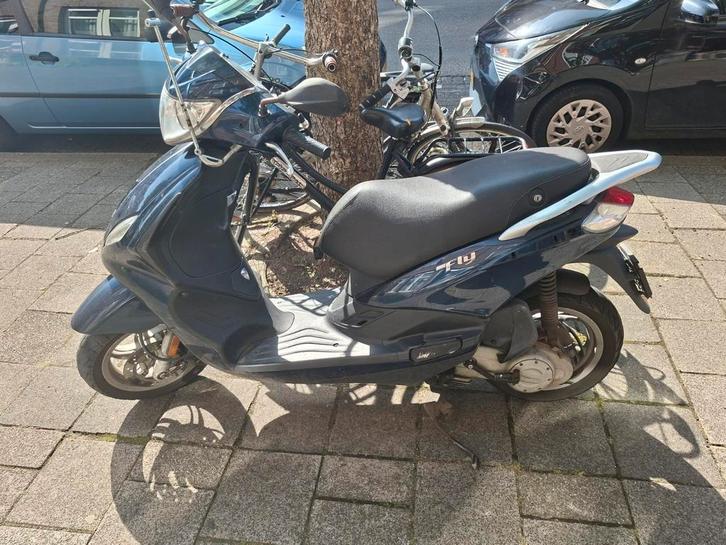 Piaggio Fly 2017 - Geel, Fietsen en Brommers, Scooters | Piaggio, Gebruikt, Fly, Benzine, Ophalen