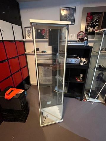 Vitrine kast, glas beschikbaar voor biedingen