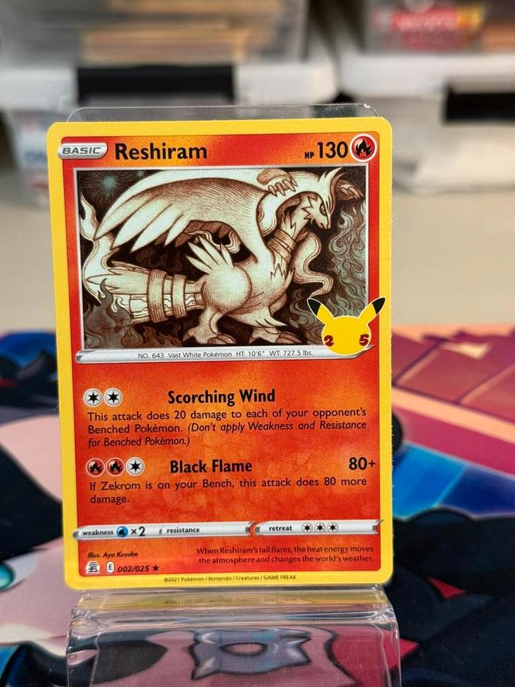 Reshiram Holo - 2/25 Celebrations 25th Anniversary, Hobby en Vrije tijd, Verzamelkaartspellen | Pokémon, Zo goed als nieuw, Losse kaart