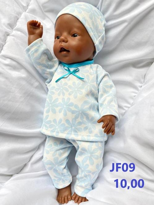 Poppenkleertjes baby pop set. Opbrengst KiKa., Kinderen en Baby's, Speelgoed | Poppen, Nieuw, Babypop, Ophalen