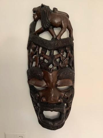 Prachtig massief houten masker over de slavernij beschikbaar voor biedingen