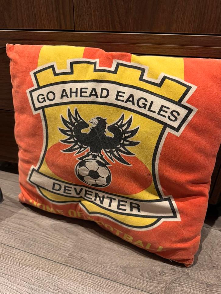 Go ahead eagles kussenhoes + kussen, Huis en Inrichting, Woonaccessoires | Kussens, Zo goed als nieuw, Rood, Vierkant, Ophalen of Verzenden