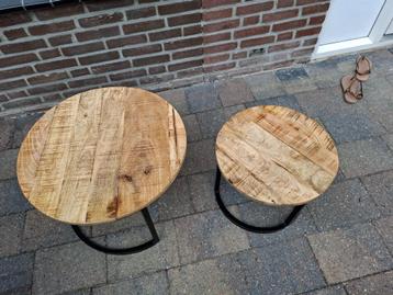 Bijzettafeltjes beschikbaar voor biedingen