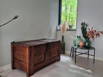 Antieke kist 17e eeuws. Groot 128x66x66 beschikbaar voor biedingen