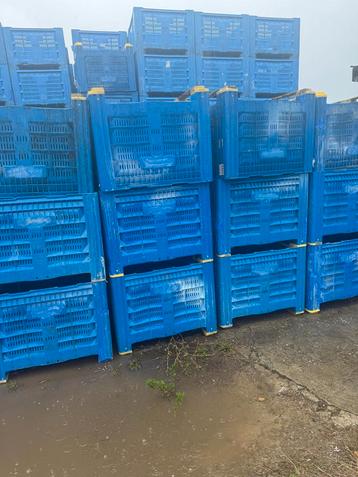 Opslagbakken oude metalen met 2 sledes voor kantelaar beschikbaar voor biedingen