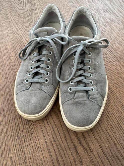 Mooie grijs suède gympen van santoni in maat 38,5., Kleding | Dames, Schoenen, Gedragen, Sneakers of Gympen, Grijs, Ophalen of Verzenden